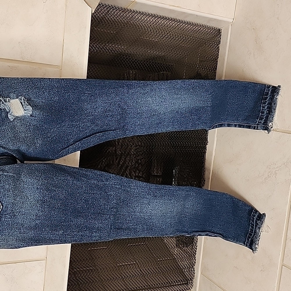 π GUESS 1981 Ripped Skinny Jeans π - Picture 16 of 16